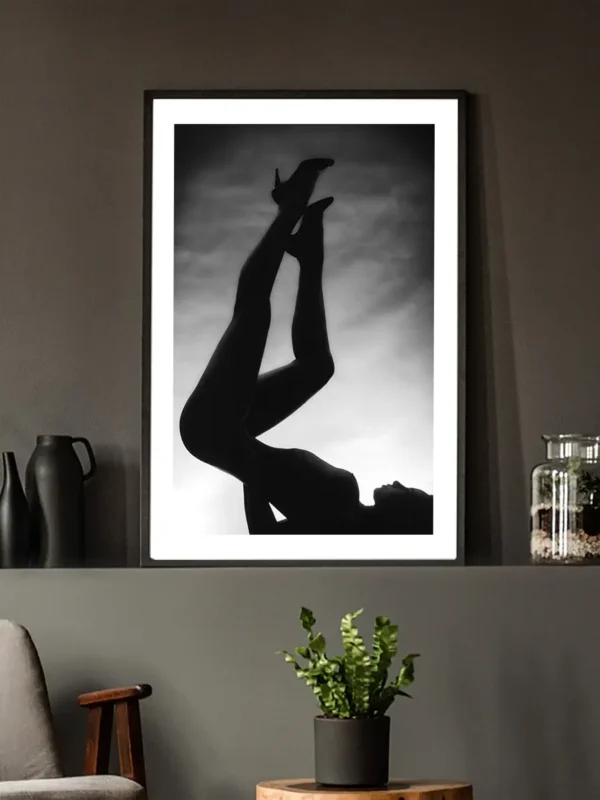 Acrobatic Silhouetto - Fine Art Nude - Konstnär: Bengt Grönkvist - Ramexempel