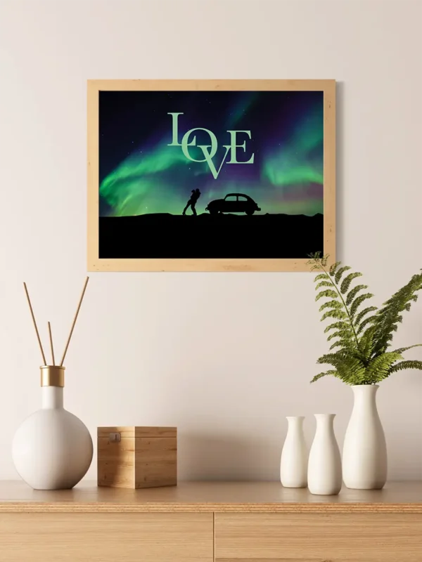 Love by the Northern Light - fototavla poster i liggande format - Ramexempel