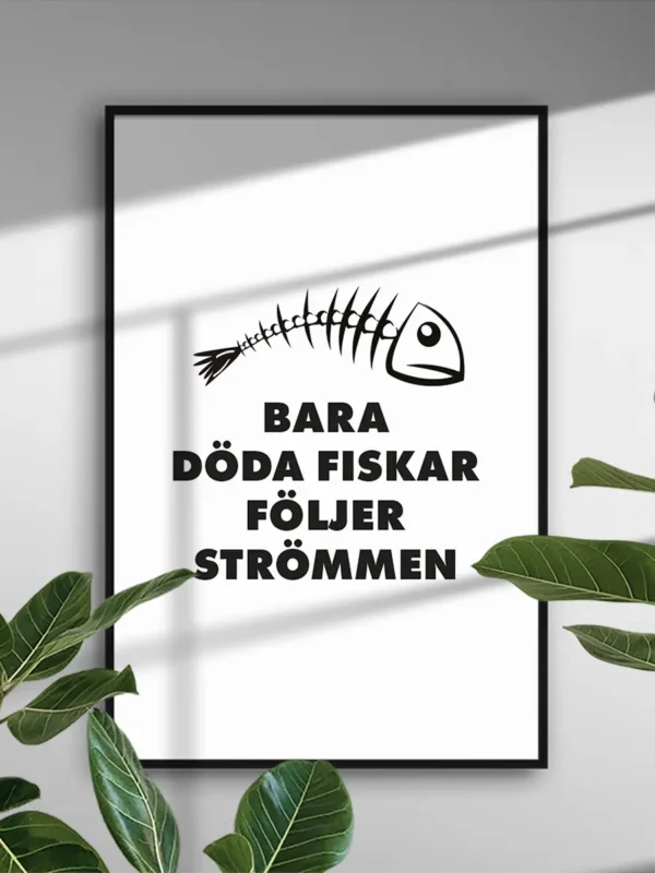 Bara döda fiskar följer strömmen - Poster - Ramexempel