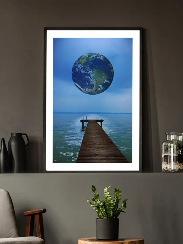 Surrealistisk konst: Earthmoon - Poster - Ramexempel