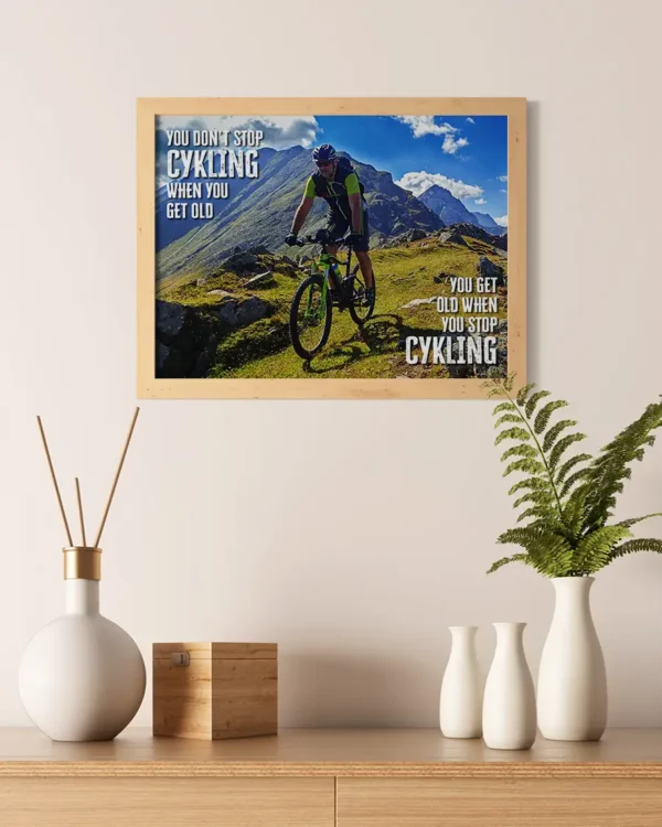 You don't stop cykling when you get old - you get old when you stop cykling - Poster - Ramexempel