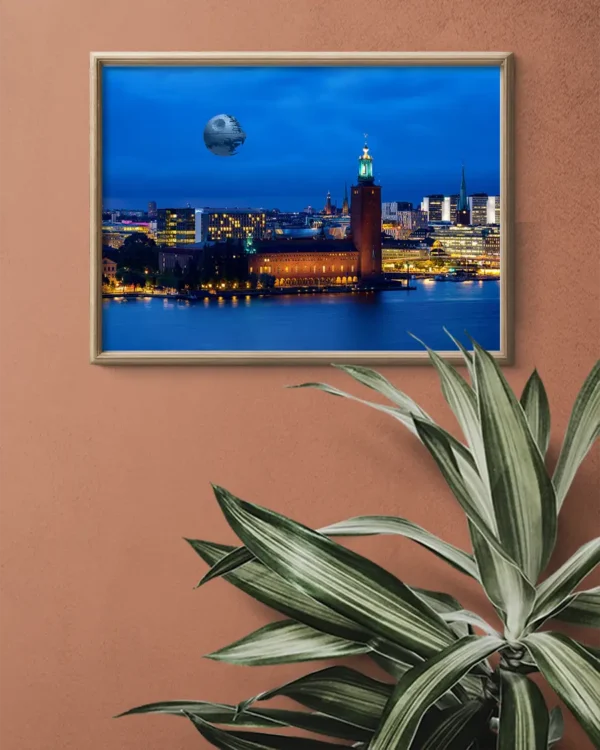 I see a bad moon rising. Eller "När du får oväntat besök" - Poster - Ramexempel