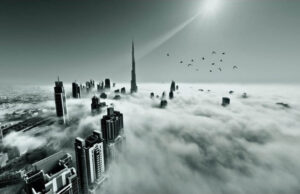 Up Up And Above - Dubai Fog - Poster - Svartvitt fotografi