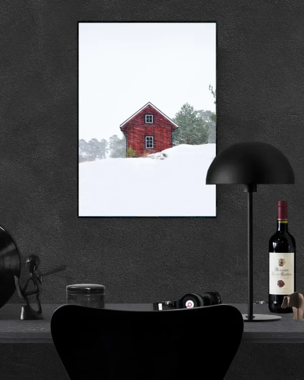 Old Red House During Snowstorm - Poster - Fotografi - Ramexempel