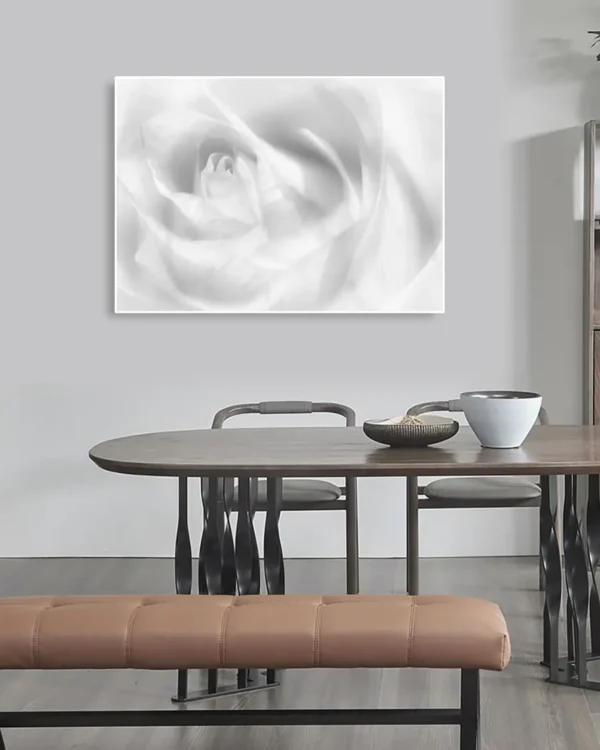 Hint of a rose - Poster -Svartvitt fotografi - Ramexempel