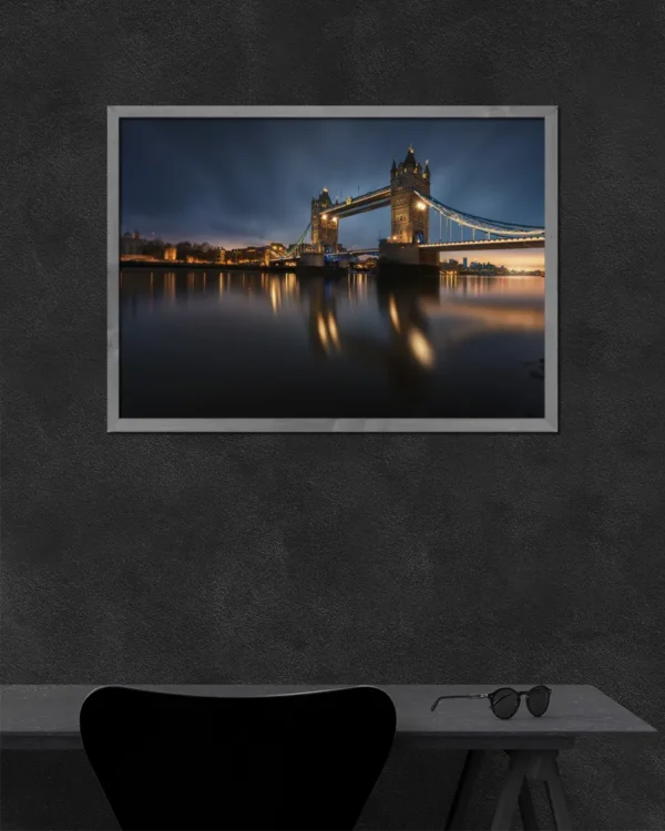Otra caída - Tower Bridge - Poster - Fotografi - Ramexempel