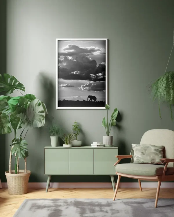He walks under an African Sky - Poster - Svartvitt fotografi - Ramexempel