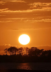 Sunset at Lower Grand Lagoon - Poster - Ett stämningsfullt fotografi av solnedgången över Lower Grand Lagoon i Florida